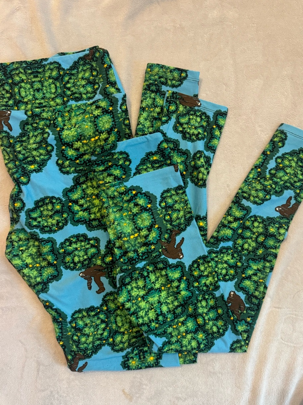 LuLaRoe Mommy And Me Blue Green Hiding Bigfoot Sasquatch Print Leggings TC L/XL